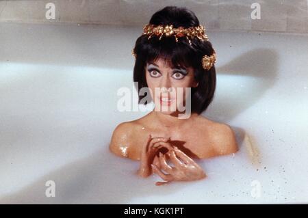 Carry on Cleo (1964), Amanda Barrie Stockfoto