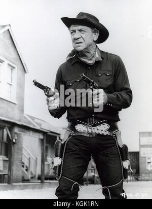 Weiter auf der Cowboy (1966), Sid James Stockfoto