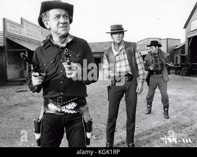 Weiter auf der Cowboy (1966), Sid James Stockfoto