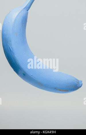 Blauen Banane auf weißem Hintergrund Stockfoto