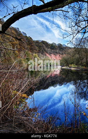 Brobury Narbe ist in der Nähe von monnington und moccas Gerichte in herefrodshire, UK, wo der Fluss durch roten Sandstein geschnitten hat. Stockfoto