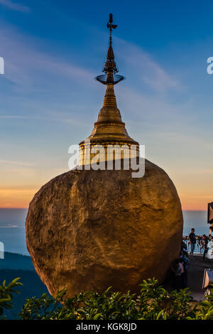 Golden Rock Pagode, Kyaiktiyo, Myanmar Stockfoto