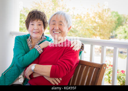 Gerne älterer Erwachsener chinesische Paar portrait Stockfoto