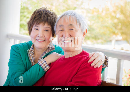 Gerne älterer Erwachsener chinesische Paar portrait Stockfoto