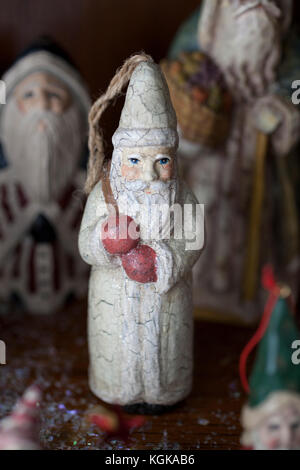 Vintage Santa Spielzeug Figur Stockfoto