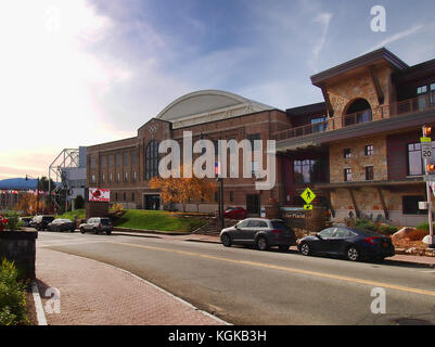 Lake Placid, New York, USA. 4. november 2017. Außerhalb des olympischen Zentrum an der Hauptstraße in Lake Placid, New York, Host, der an den 1932 und 1980 Winter ol Stockfoto