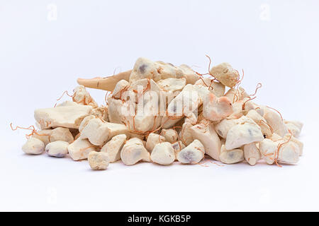 Baobab Obst (Adansonia digitata) auf weißem Hintergrund, Zellstoff und Pulver, superfood Stockfoto