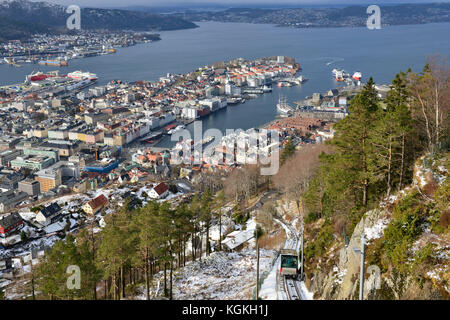 Blick auf die Stadt vom Berg Fløyen, Bergen, Hordaland, Norwegen Stockfoto