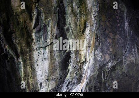 Querschnitt der Felsen in Camara de Lobos, in der Nähe von Funchal, Madeira, Portugal. Stockfoto