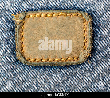Leer Leder Jeans label Nähte auf einer blauen Jeans. Stockfoto