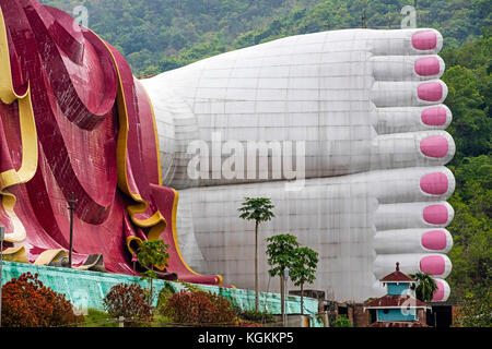 Win sein Taw ya/win sein Liegenden Buddha/Giant Buddha, der weltweit größte stützenden budddha in mudon, Mon, Myanmar/Birma Stockfoto