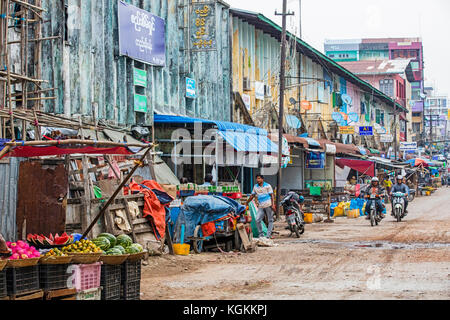 Street Szene, Geschäfte und Motorräder am Salween Fluß/thanlwin River in mawlamyine/mawlamyaing, Mon, Myanmar/Birma Stockfoto