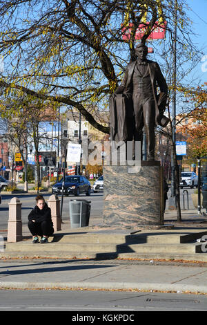 "Die Chicago Lincoln' ist eine Statue von Abraham Lincoln errichtet 1956 im Lincoln Square Nachbarschaft. Stockfoto