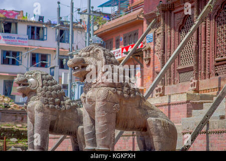 Kathmandu, Nepal Oktober 15, 2017: Eingang Nord mit Lion Statuen, Changu Narayan, Hindu Tempel, Tal von Kathmandu, Nepal Stockfoto