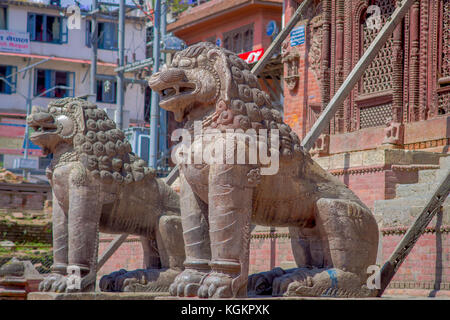 Kathmandu, Nepal Oktober 15, 2017: Eingang Nord mit Lion Statuen, Changu Narayan, Hindu Tempel, Tal von Kathmandu, Nepal Stockfoto