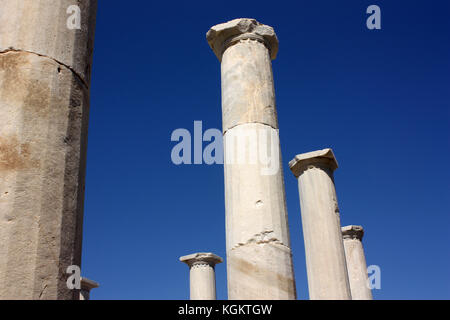 Blick auf das Theater auf Delos mit Blick auf in Richtung Tinos Stockfoto