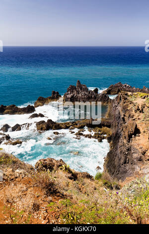 Porträt Blick auf die Küste in der Nähe von Funchal auf Madeira, Portugal. Stockfoto