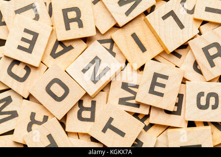 Stapel Holz Buchstaben spiel Fliesen Hintergrund. Stockfoto