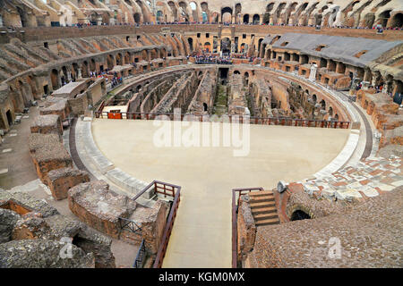 ROMA, Italien - 01. OKTOBER 2017: Kolosseum, Kolosseum oder Coloseo, Flavischen Amphitheater der Größte, der je gebaut wurde, Symbol der alten Roma Stadt im Römischen Reich. Stockfoto