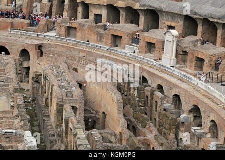 ROMA, Italien - 01. OKTOBER 2017: Kolosseum, Kolosseum oder Coloseo, Flavischen Amphitheater der Größte, der je gebaut wurde, Symbol der alten Roma Stadt im Römischen Reich. Stockfoto