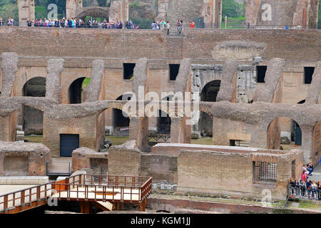 Roma, Italien - 01. Oktober 2017: Kolosseum, Kolosseum oder coloseo, flavischen Amphitheater der Größte, der je gebaut wurde, Symbol der alten Roma Stadt im römischen Reich. Stockfoto