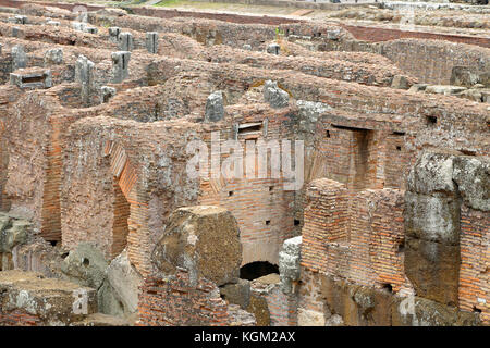 ROMA, Italien - 01. OKTOBER 2017: Kolosseum, Kolosseum oder Coloseo, Flavischen Amphitheater der Größte, der je gebaut wurde, Symbol der alten Roma Stadt im Römischen Reich. Stockfoto