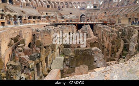 ROMA, Italien - 01. OKTOBER 2017: Kolosseum, Kolosseum oder Coloseo, Flavischen Amphitheater der Größte, der je gebaut wurde, Symbol der alten Roma Stadt im Römischen Reich. Stockfoto