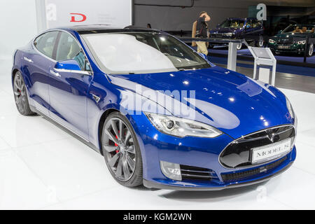 NKFURT, DEUTSCHLAND - SEP 16, 2015: Elektroauto Tesla Modell S P90D auf der IAA in Frankfurt. Stockfoto