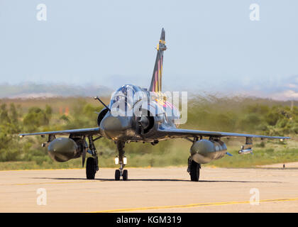 ZARAGOZA, SPANIEN - Mai 20,2016: Französische Luftwaffe Dassault Mirage 2000 fighter Jet plane Rollen auf Zaragoza Airbase. Stockfoto