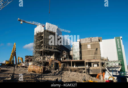 Blick auf die Baustelle des ehemaligen St James Centre, die jetzt am Leith Walk in Edinburgh, Schottland, Großbritannien, abgerissen und saniert wird. Stockfoto