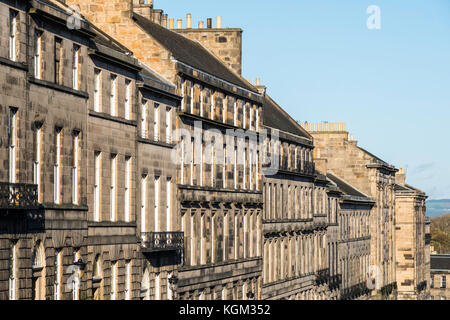 Zeile der Georgischen Reihenhäuser Reihenhäuser in der New Town von Edinburgh, Schottland, Vereinigtes Königreich. Stockfoto