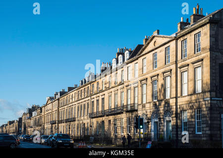 Zeile der Georgischen Reihenhäuser Reihenhäuser auf Heriot Row in der New Town von Edinburgh, Schottland, Vereinigtes Königreich. Stockfoto