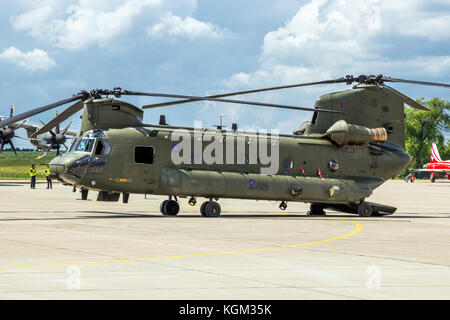 Berlin - May 2, 2016: British Royal Air Force Boeing CH-47 Chinook Transporthubschrauber in der Berliner ILA Airshow. Stockfoto