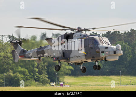 Berlin - May 2, 2016: Royal Navy wildcat Hubschrauber über Berlin zu landen - schoneveld Flughafen. Stockfoto