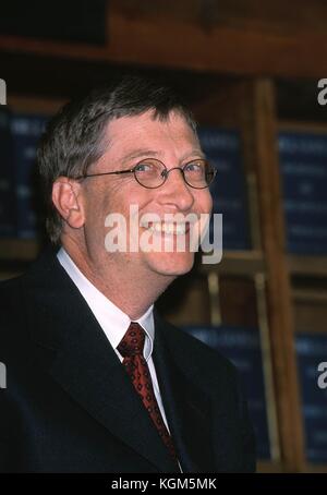 Bill Gates bei der Veröffentlichung seines neuen Buches "Business At The Speed Of Thought: Using A Digital Nervous System" in New York City. März 1999 Kredit: RTSpellman/MediaPunch Stockfoto