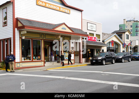 Blick auf die Straße der Innenstadt von Sitka, Alaska. Stockfoto