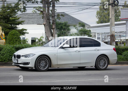 Chiang Mai, Thailand - 14. Oktober 2017: mit dem eigenen Auto. bmw 320d. Foto auf der straße Nr. 1001 etwa 8 km von der Innenstadt von Chiang Mai, Thailand. Stockfoto