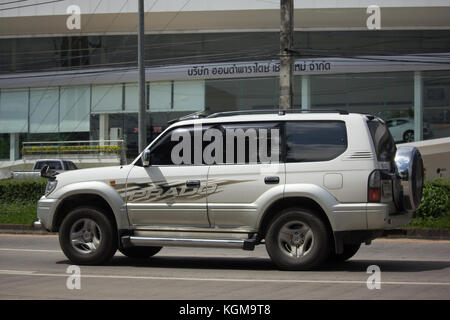 Chiang Mai, Thailand - 14. Oktober 2017: private suv-Auto, Toyota Prado. Auf der Straße Nr. 1001, 8 km von Chiangmai. Stockfoto