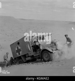 Ice Cold in Alex (1957) Datum: 1957 Stockfoto