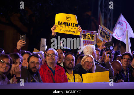 Giancarlo cancelleri (fünf Sterne) spricht während einer Wahlkampagne am 3. November in Palermo, Italien. Stockfoto