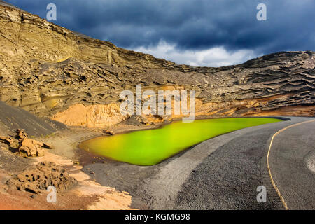 Grüne Lagune, Lago de los Clicos. Strand, El Golfo. Lanzarote Island. Kanarische Inseln Spanien. Europa Stockfoto