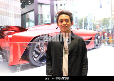 Ausländer bei Nissan Ginza Tokyo Japan. Die Modellfreigabe für die Hauptperson ist in Ordnung Stockfoto