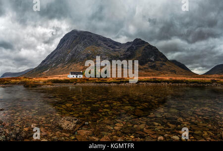 Traditionelles Steinhaus in das Tal von Glencoe, Schottland. Stockfoto