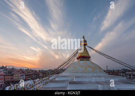 Sonnenuntergang über Boudhanath Stupa im Tal von Katmandu, Nepal Stockfoto