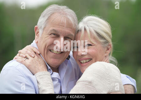 Portrait von Senior Paar, die außerhalb Stockfoto