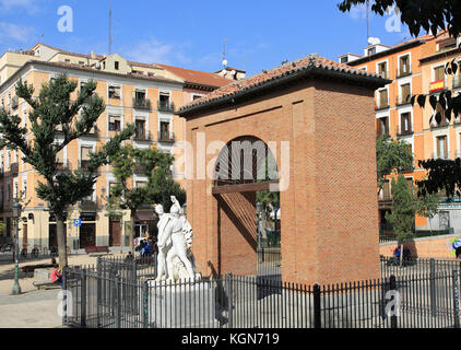 Skulptur in Plaza del Dos de Mayo, Malasana, Stadtzentrum Madrid, Spanien Stockfoto