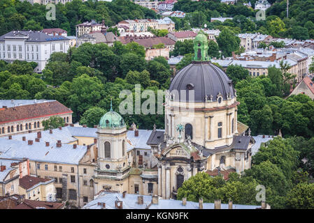 Corpus Christi Dominikanerkirche und Kloster vom Turm des Rathauses auf der Altstadt von Lviv Stadt, Ukraine gesehen Stockfoto