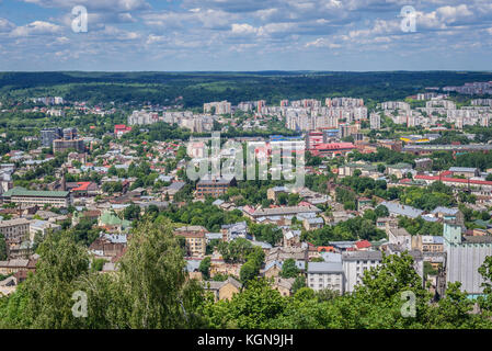 Luftaufnahme vom Union of Lublin Mound im High Castle Park auf dem Gipfel des Burghügels in Lviv Stadt, Ukraine Stockfoto