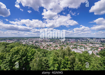 Luftaufnahme vom Union of Lublin Mound im High Castle Park auf dem Gipfel des Burghügels in Lviv Stadt, Ukraine Stockfoto