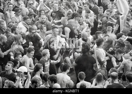 Kostrzyn, Polen - 05. August 2017: Menschen Spaß an einem Konzert während der 23 Woodstock Festival in Polen. Stockfoto